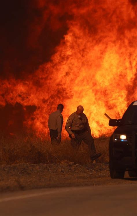 Desalojan A 19 000 Personas Al Declararse Un Nuevo Y Virulento Incendio