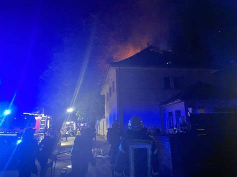 Rotenburg W Mme Dachstuhl Brennt In Voller Ausdehnung