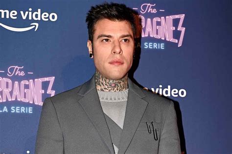 Fedez Nudo Sui Social Il Rapper Mostra Il Suo Nuovo Tatuaggio