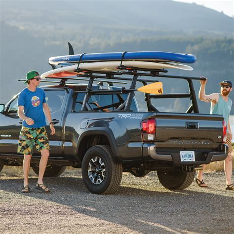 RetraxPro XR Tonneau Cover and Yakima OverHaul HD Truck Rack Package