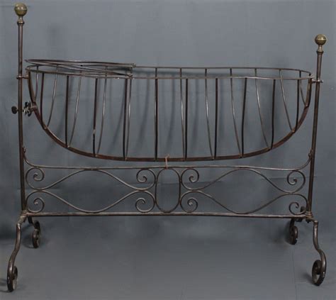 Una Antica Culla In Ferro Battuto An Old Wrought Iron Cradle Lucas