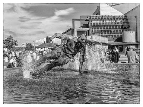 Sir Tom Finney The Splash The Splash By Sculptor Pete Flickr