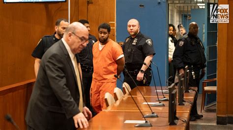 Nypd Officers Fill Queens Courtroom As Suspect In Policemans Death Is