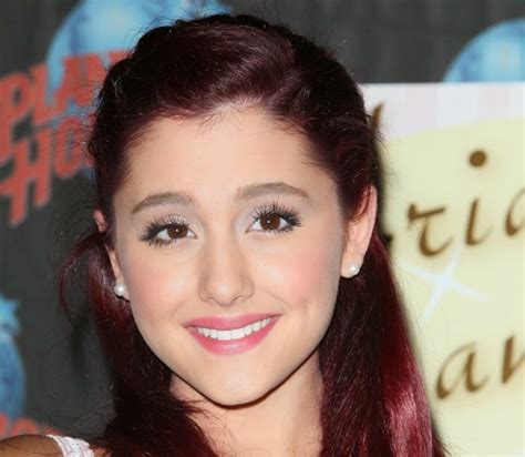 Ariana Grande Best Smile Collections | all about photo