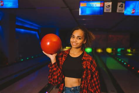 Top 5 Best Female Bowlers Of All Time