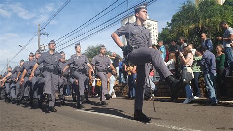 Desfile cívico militar em celebração a Revolução Constitucionalista de