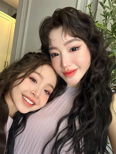 Gấp đôi visual mẹ con nhà Elly Trần Hot mom U trẻ bất bại thiên thần lai ra dáng thiếu nữ