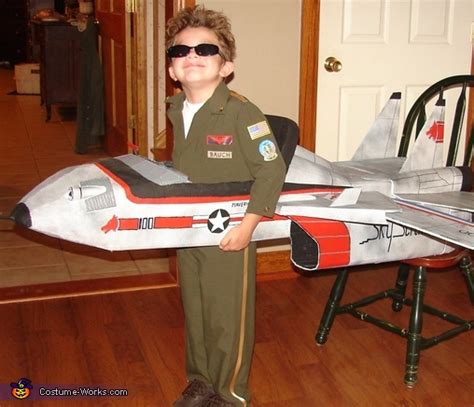 Jet Pilot Maverick and his Top Gun Fighter Jet - Costume for Boys