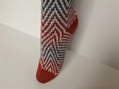 Socke Zacken Gr Und Strickanleitung Rinik Fer Design