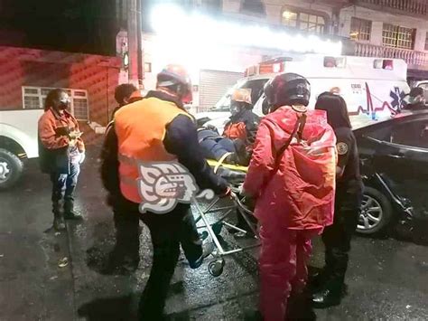 Accidente automovilístico deja dos mujeres heridas en Xalapa