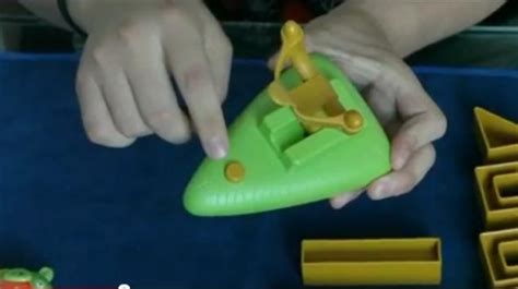 Geartaker Blogger: Angry Birds Toy for Slingshot Game with Real Sound