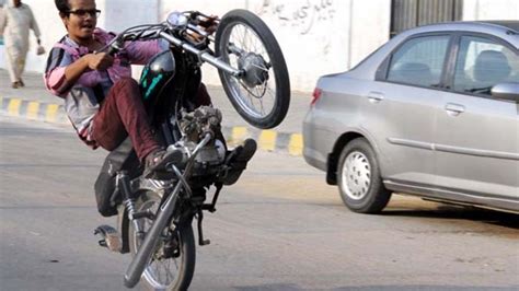 6 Unbelievable Bike Stunts That Will Send Chills Down Your Spine!