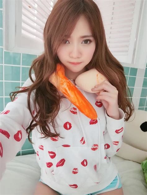 Hot girl Đài Loan Sulittleli tung bộ ảnh bikini siêu gợi cảm thiêu đốt