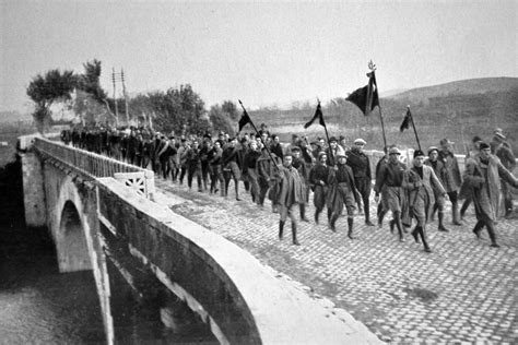 Cem Anos Depois Da Marcha Sobre Roma Fascismo Continua Influenciando