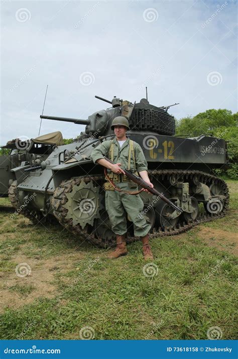 Participante Del Acampamento De La Segunda Guerra Mundial En Uniforme