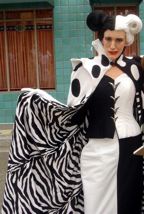 Cruella De Vil - Walt Disney Theme Parks Photo (41435371) - Fanpop