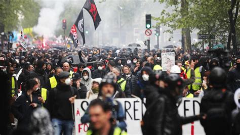 Las Protestas En Francia Por Las Pensiones Dejan 108 Policías Heridos Y