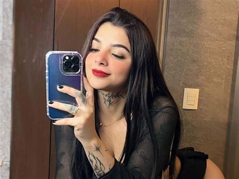 Karely Ruiz Vuela TikTok Con Un Sensual Baile En Bikini