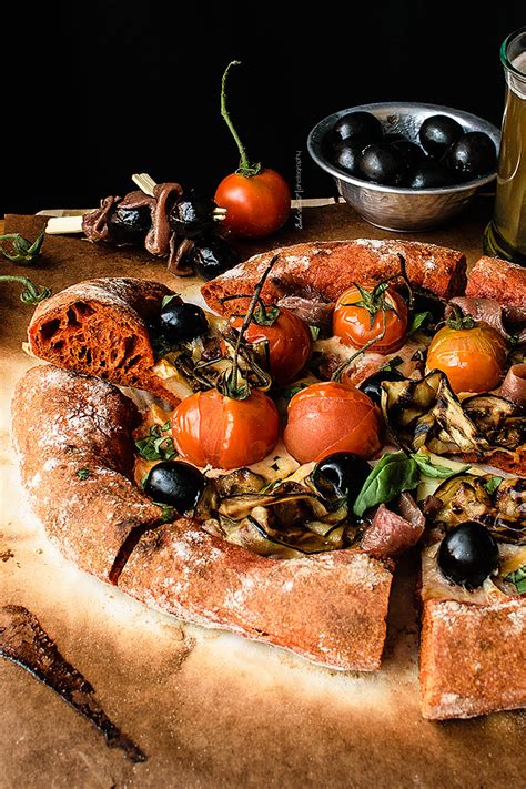 Pizza De Pimiento Rojo Con Berenjena Anchoas Y Aceitunas Negras Bake