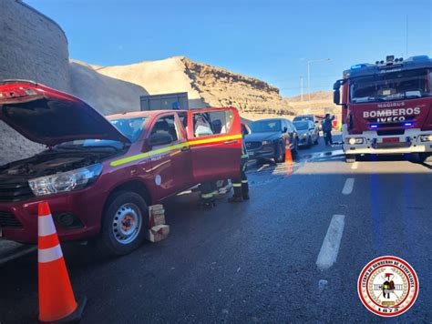 Accidente de tránsito de triple colisión dejó dos lesionados en cruce