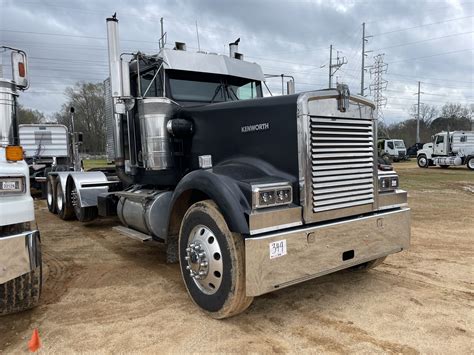 2004 KENWORTH W900 Day Cab Truck - J.M. Wood Auction Company, Inc.