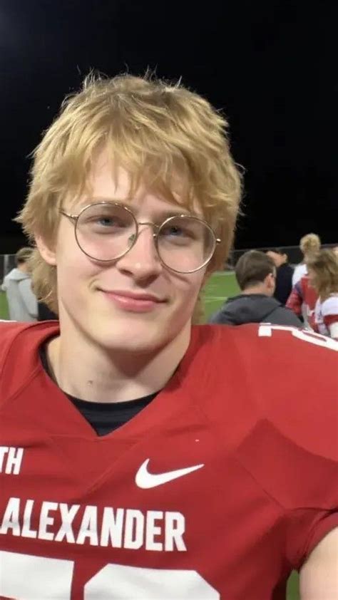 Gorgeous American Football Player In 2025 Blonde Guys Men With Blonde Hair Attractive Guys