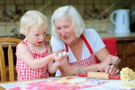 Grandmother Making Cookies With Her Granddaughter — Stock Photo