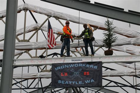 Workers top off new Chinook Elementary School | Auburn Reporter