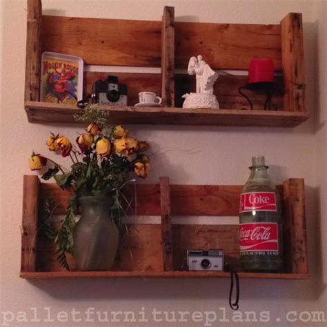 DIY Pallet Shelves to Manage Your Things | Pallet Furniture Plans