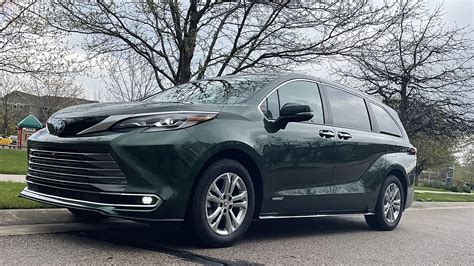 Review: The 2021 Toyota Sienna Is the Most Logical Hybrid I've Ever ...