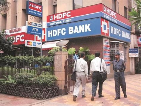 Passive breach in HDFC-HDFC Bank: MFs to offload Rs 5,000 crore shares ...