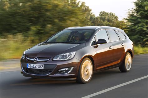 2013 Opel Astra Sports Tourer - HD Pictures @ carsinvasion.com