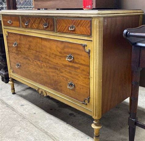 Depression Era Dresser Dixon S Auction At Crumpton