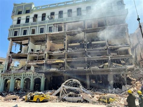 Imágenes De La Explosión Que Destruyó Parte Del Histórico Edificio De La Capital Cubana El