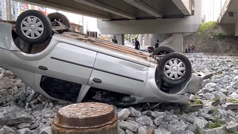 Carro despenca de ponte da BR 101 e por pouco não cai em rio