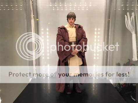 The Star Wars A New Hope Luke Skywalker Figure From Hot Toys May Be Its Best Yet Lyles