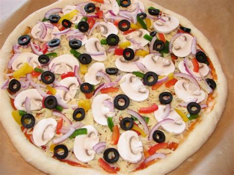 Przepis Pizza Z Pieczarkami Przepis Gotujmy Pl