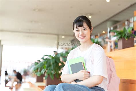 Girls In The Library Picture And Hd Photos Free Download On Lovepik