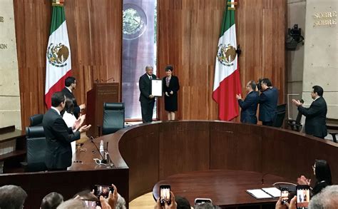 AMLO recibe su constancia de presidente electo de México CC News