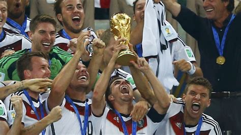 Er hört auf wenn es am Schönsten ist Weltmeister Philipp Lahm tritt