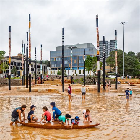 Gosford Leagues Club Park Tells Aboriginal History — Landscape