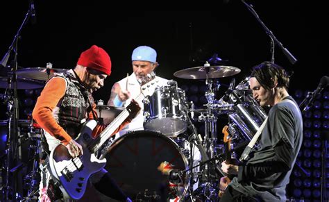 Red Hot Chili Peppers vende su catálogo por mdd