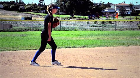 Shortstop in softball - atilabare