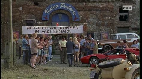 Naked Dolly Buster In Polizeiinspektion 1