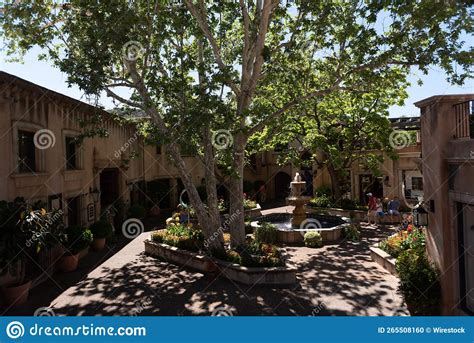 Courtyard of a Shopping Center in Downtown Sedona Editorial Image ...