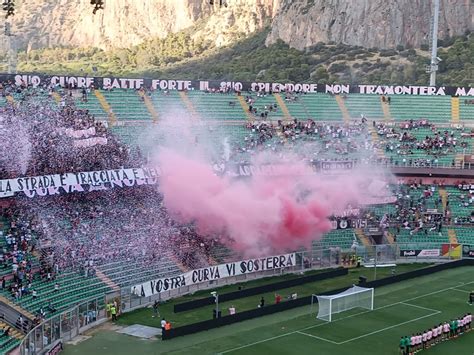 Il Palermo Abbraccia I Suoi Tifosi Al Barbera Allenamento E Partitella