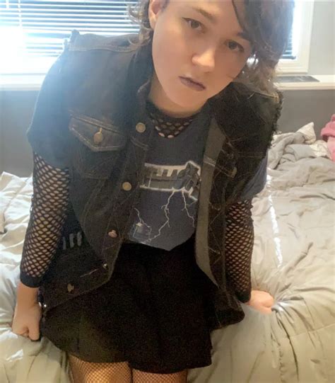 Lets Fuck In The Bathroom Stall At A Concert Scrolller