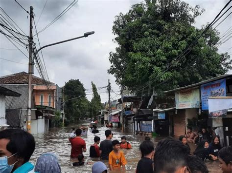 Tidak Bisa Dilewati 6 Ruas Jalan Di Jakarta Selatan Masih Terendam