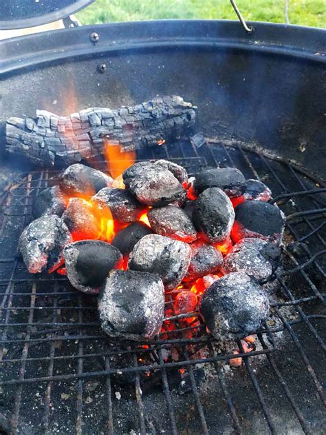 Lump Charcoal vs. Briquettes [Everything You Need to Know]