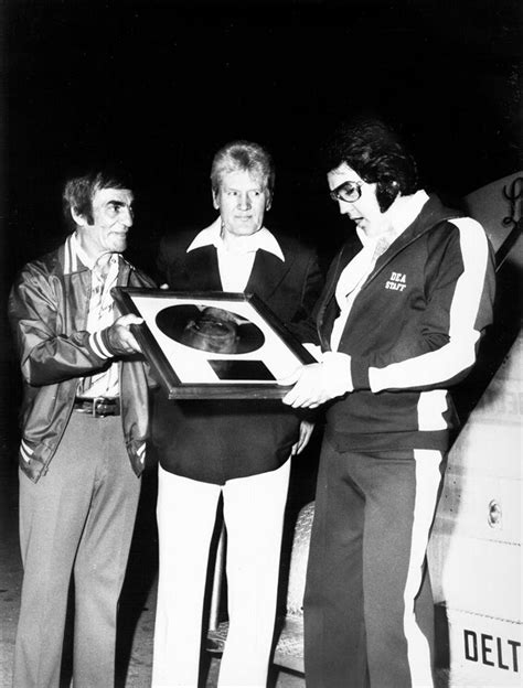 June 26 1977 Airport Photos For Elvis Cd Collectors